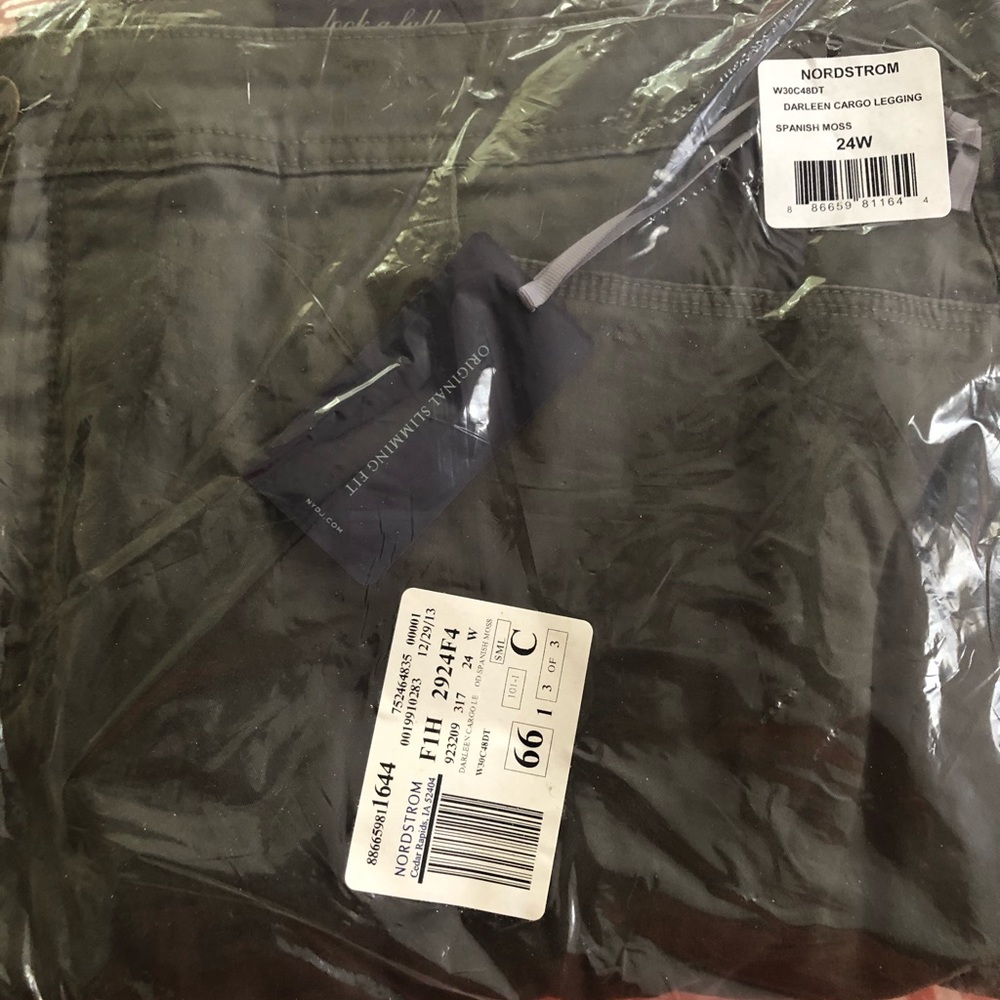 NWT NYDJ Women’s Cargo leggings 1 of 4